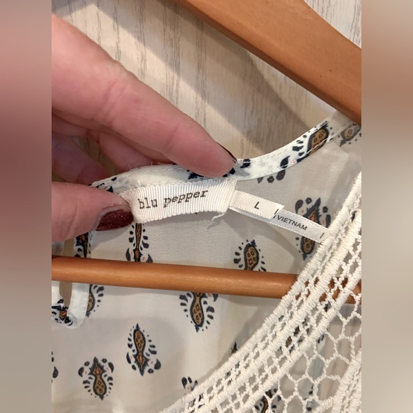 Adorable Blu Pepper Tank Blouse Size Large - Picture 4 of 6